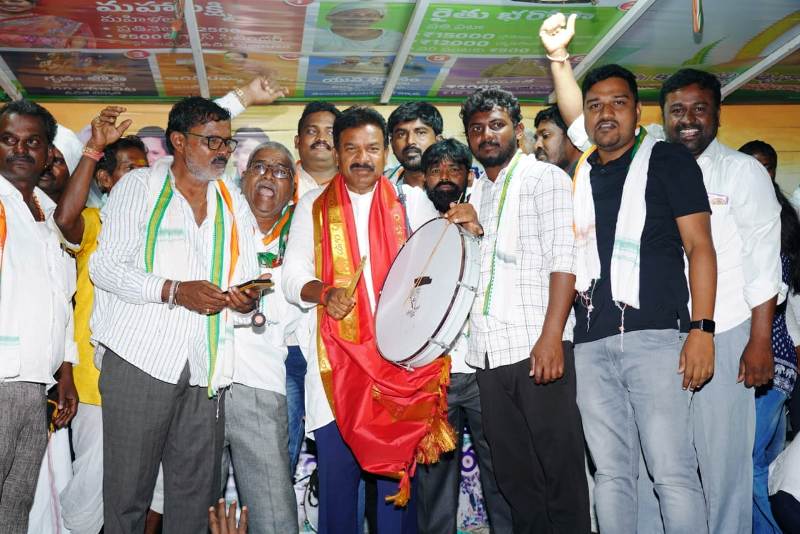 Kavvampally posing for a photo while campaigning for the Telangana Assembly polls
