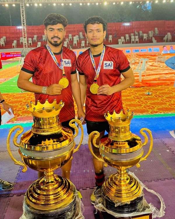 Kunal Mehta (right) posing with his medal and trophy at the 49th Junior National Kabaddi Championship