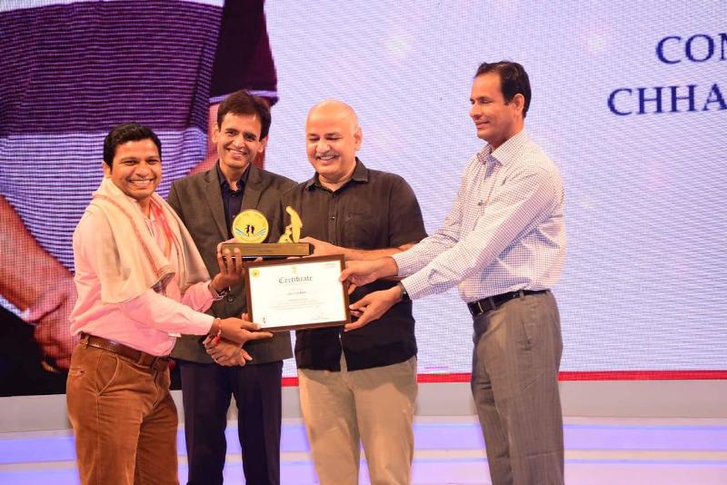 Lalit Kumar receiving the Delhi State Best Sports Coach Award