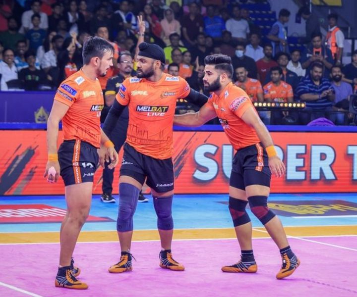 Mahender Singh (extreme right) during a match in season 10 of the Pro Kabaddi League (2023)