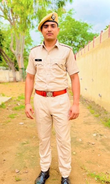 Mahipal Sinwar in the Rajasthan Police uniform