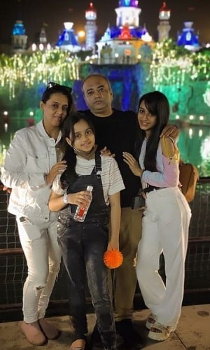 Maitri Bhanushali with her parents and sister