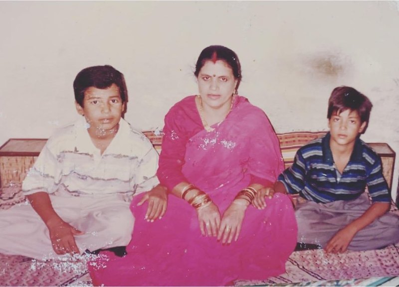 Manish Trpathi's childhood picture with his mother and brother