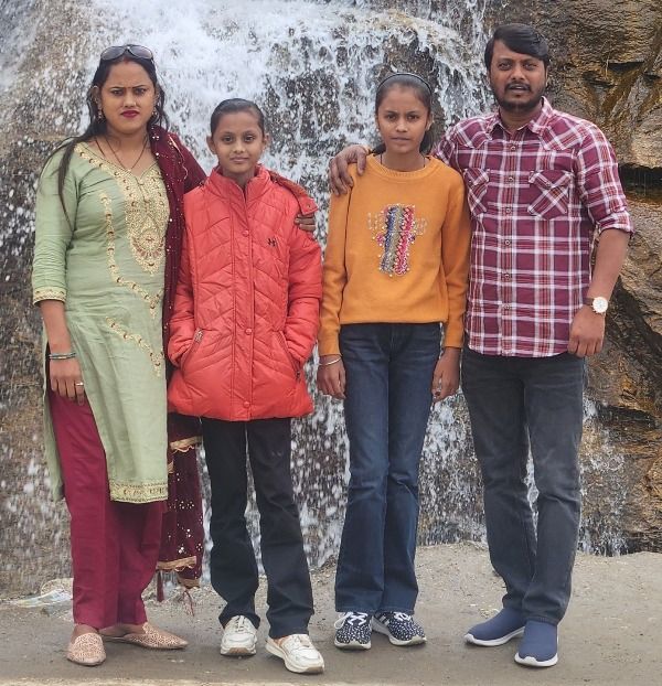 Manoj Sonkar with his wife and daughters