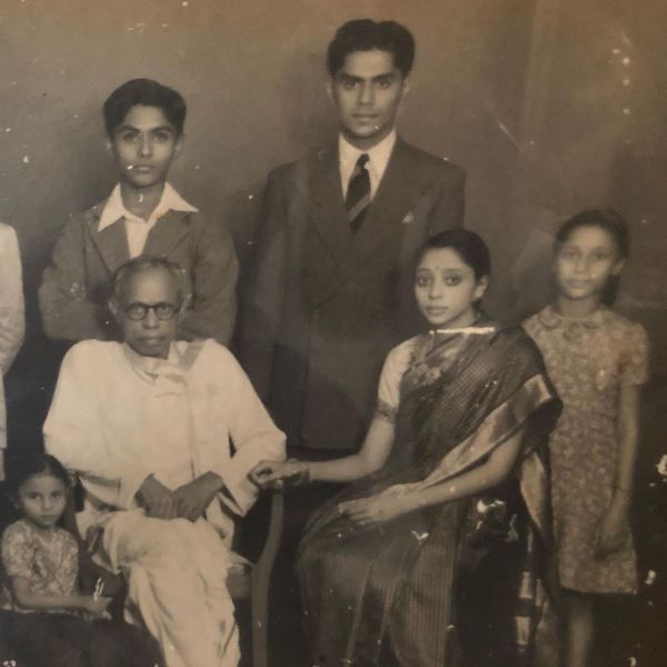 Sujata Keshavan's parents on their wedding day, 1949. With them are her grandfather, siting in kurta pyjama, her cousins (from maternal uncle), and her maternal aunt (far right)