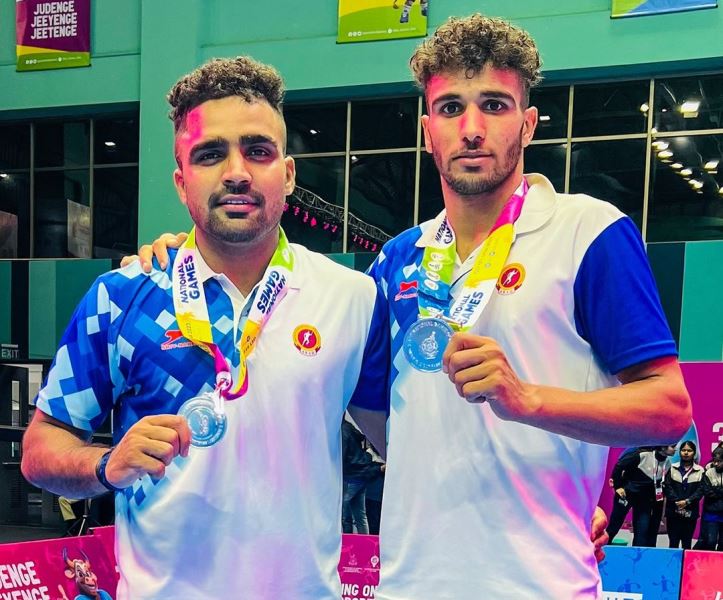 Mohit Nandal (left) and Jaideep Dahiya after winning gold at the 37th National Games (2023)