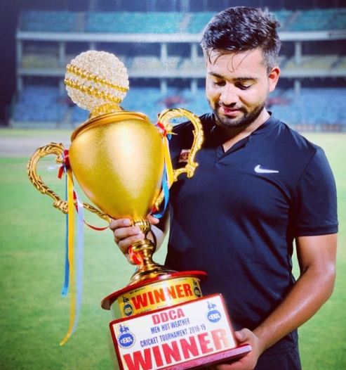Mrinank Singh posing with the winner's trophy
