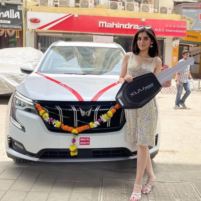 Navika Kotia with her car Mahindra XUV 700
