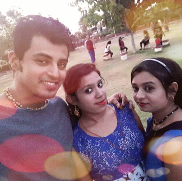 Nikhlesh Rathore with his sisters