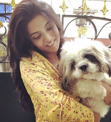 Nivedhithaa Sathish with her pet dog