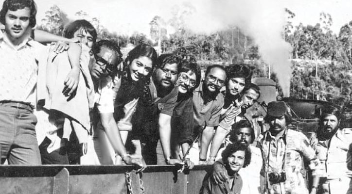 P. Vasu with the cast and crew of Panneer Pushpangal