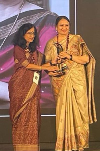 Parminder Chopra accepting the award for Finance Leader of the Year at the ETPrime Women Leadership Awards, 2023
