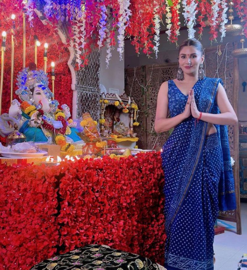 Priyanka Tyagi worshipping lord Ganesha