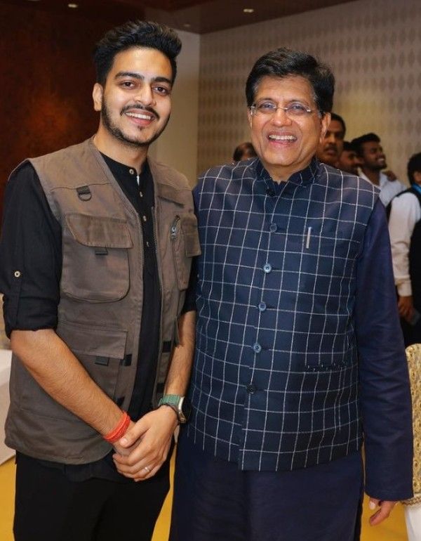 Rachit Rojha with Piyush Goyal (right) after joining BJP