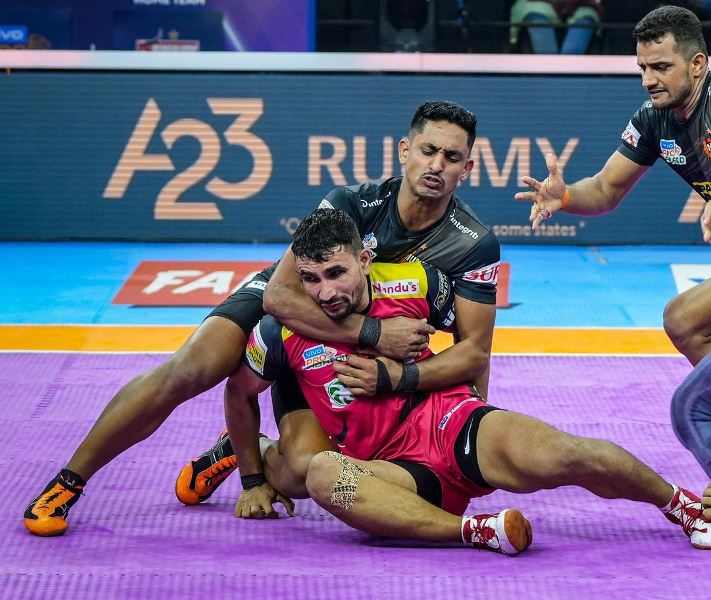 Rahul Sethpal while defending in a match against Bengaluru Bulls