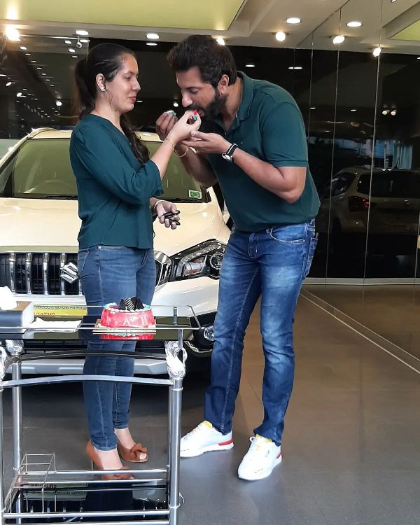 Raj Deepak Shetty (right) when buying his Maruti S-Cross SUV