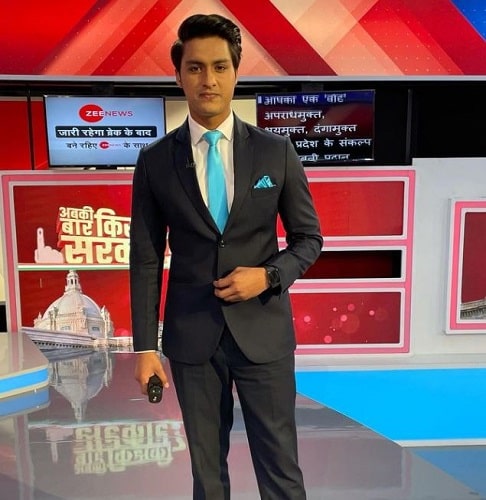 Rajeev Dhoundiyal on the sets of Zee News