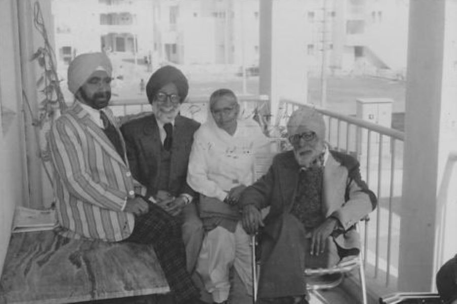 Rajinder Singh Bedi with his two brothers and sister