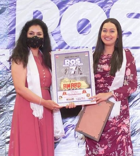 Sapna Chauhan receiving an award