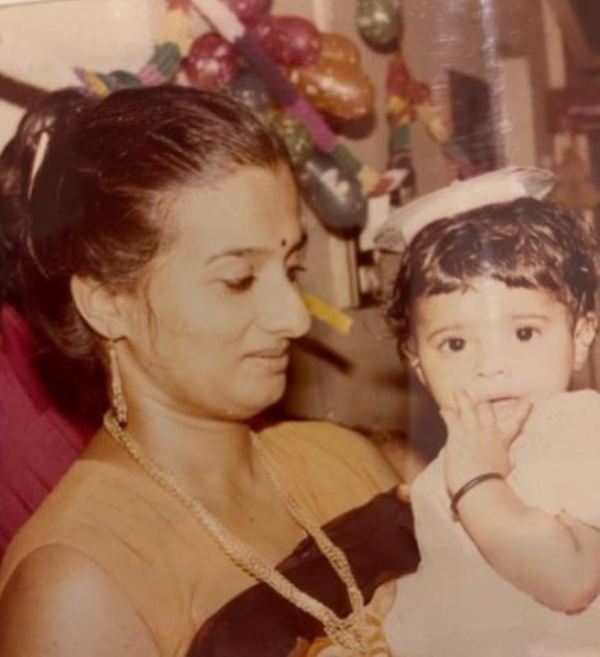 Sapna Rana's childhood picture with her mother
