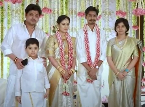 Shakthi Vasudevan and family at his sister's wedding
