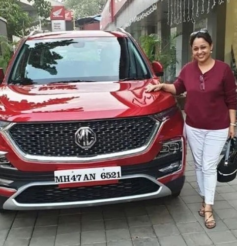 Sonalika Joshi with her car