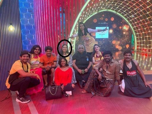 Srushti Dange (circled) with the team of Cooku with Comali