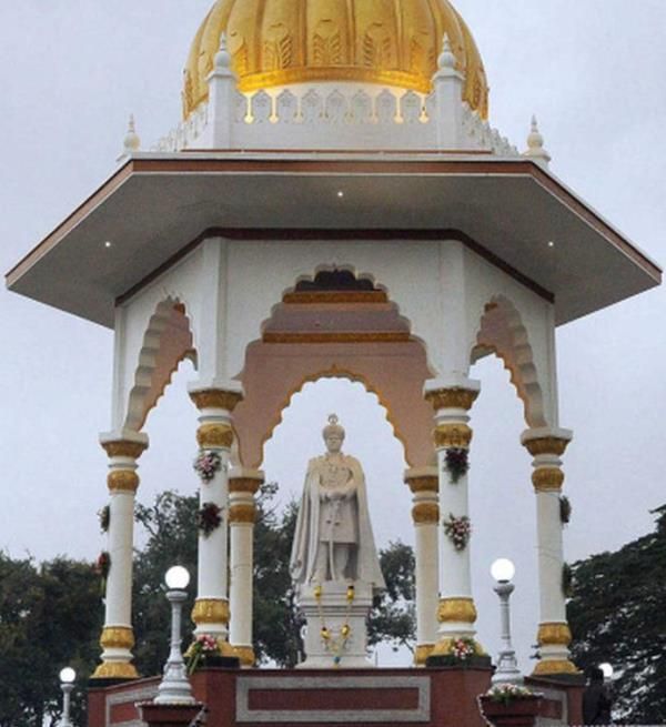 Statue of Late King Jayachamarajendra Wadiyar by Arun Yogiraj