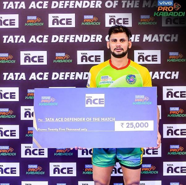 Sunil Narwal after receiving cash prize