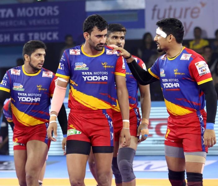 Surender Gill (centre) during a match in season 7 in the Pro Kabaddi League 2019