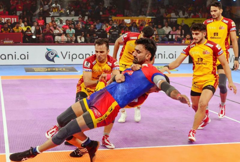 Surender Gill (wearing blue) during a match in season 10 in the Pro Kabaddi League (2023)