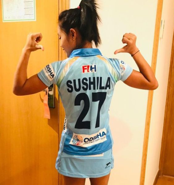 Sushila Chanu posing while wearing her jersey