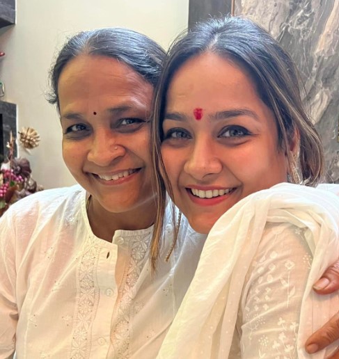 Swasti Mehul Jain with her mother, Mamta Jain