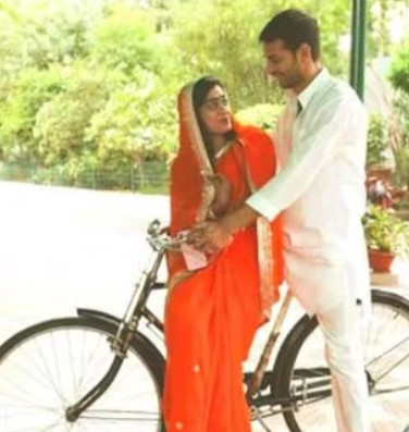Tej Pratap Yadav with Aishwarya Rai on a bicycle ride