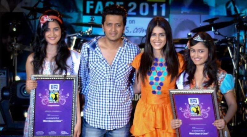 Vaidehi Parashurami (extreme left) after being named ‘Fresh Face of The Year’ and 'Face of Clean & Clear' by The Times of India in 2012