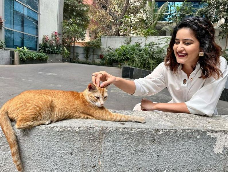 Vaidehi Parashurami with a cat