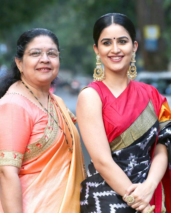 Vaidehi Parashurami with her mother