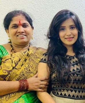 Vaishnavi Patil with her mother