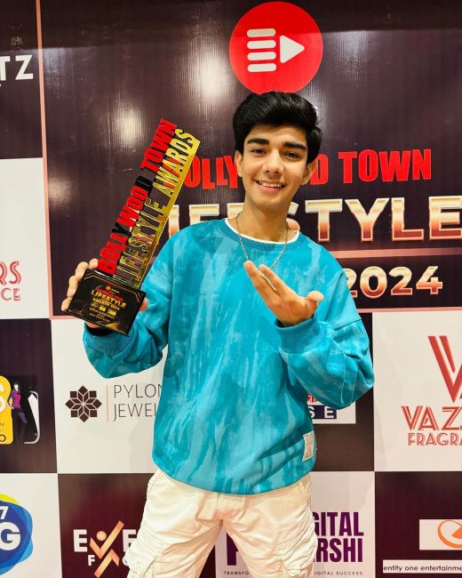 Varun Buddhadev holding Bollywood Town Lifestyle Award