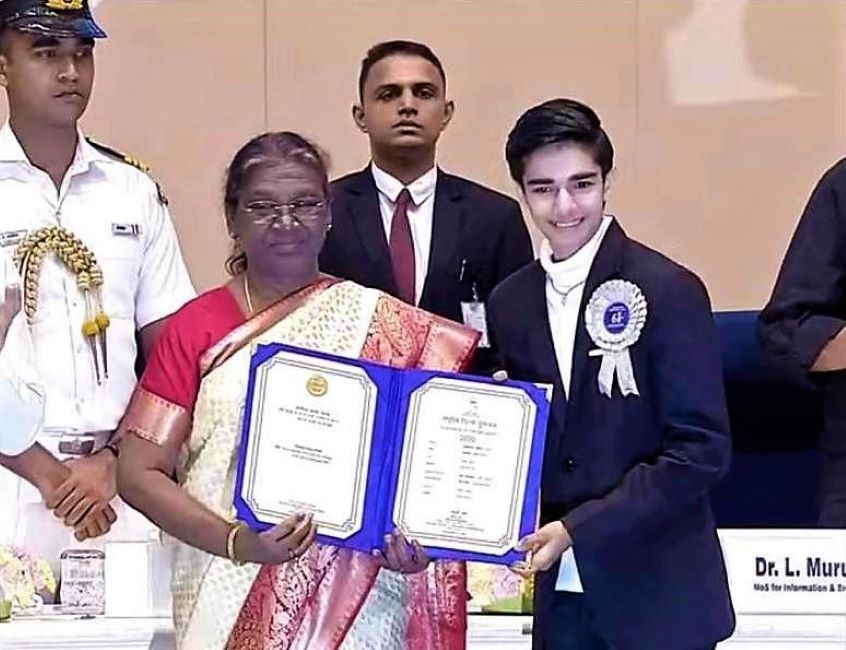 Varun Buddhadev receiving the National Award