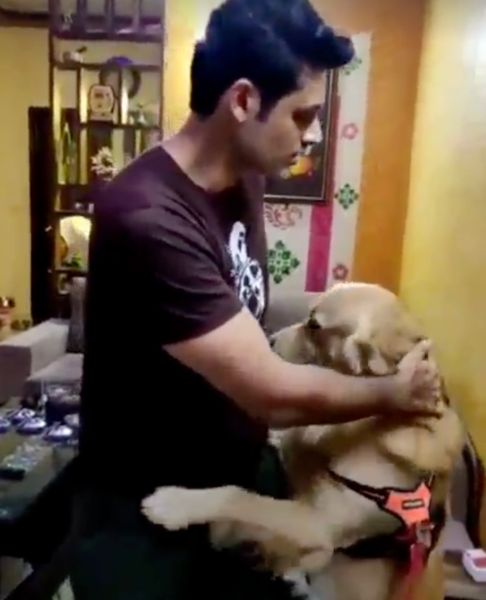 Vishal Nayak playing with his dog Tuffy