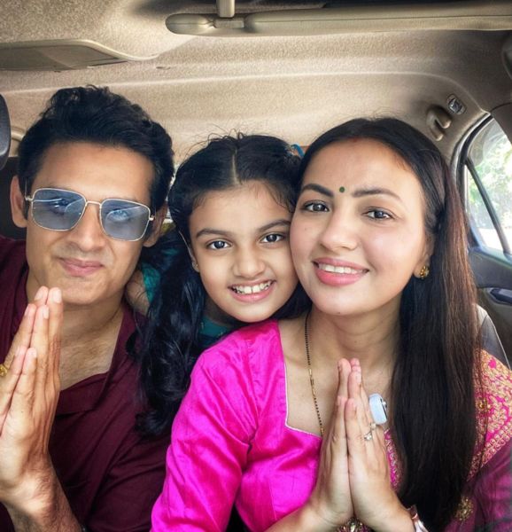 Vishal Nayak with his wife and daughter