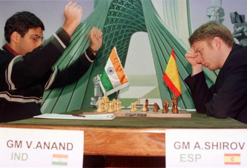 Viswanathan Anand after defeating Alexei Shirov at the 2000 FIDE World Chess Championship