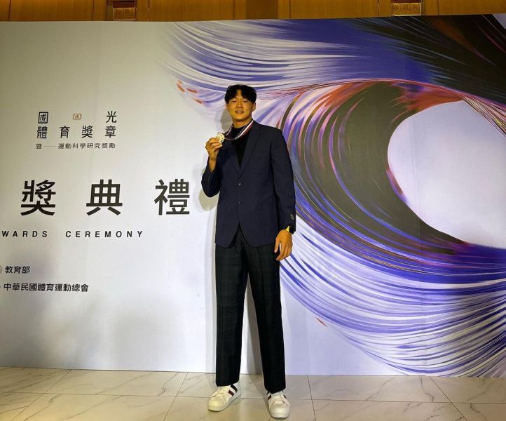 Zheng Wei Chen at the Guo Guang Athletic Award ceremony in Taiwan