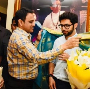 Abhishek Ghosalkar posing with Aditya Thackeray