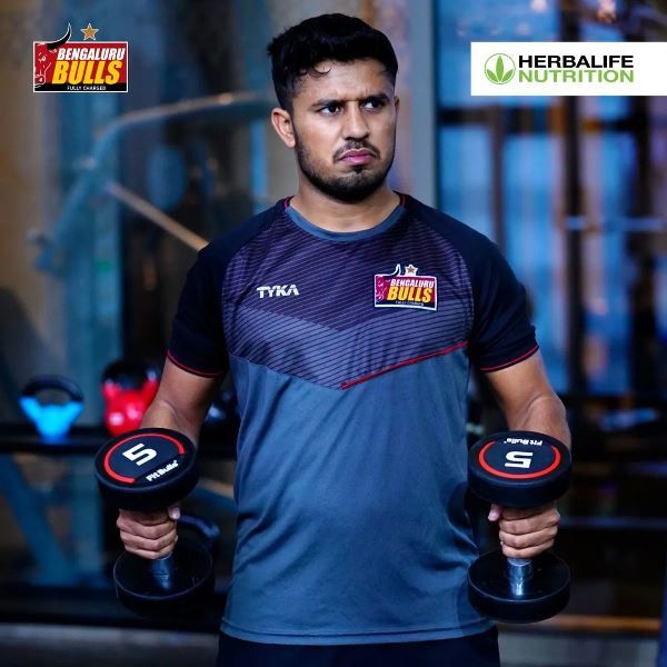 Ankit Malik while working out in a gym