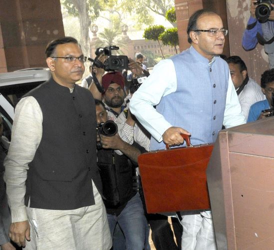 Arun Jaitley and Jayant Sinha at the parliament for Budget presentation 2016-17