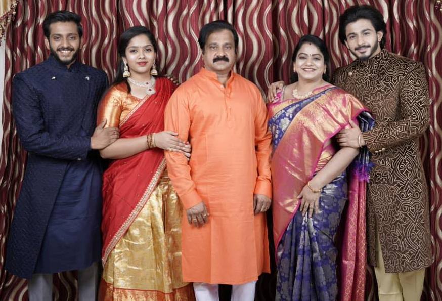 Deepak Saroj with his parents, sister, and brother (right to left)