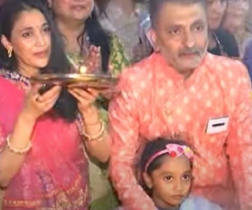 Disha Vakani with her daughter and husband