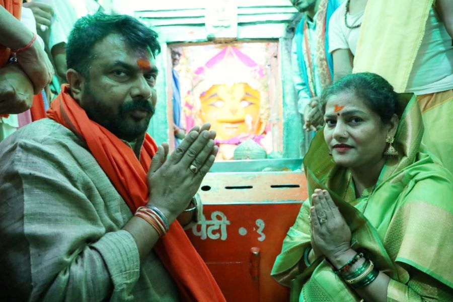 Hemant Patil praying with his wife